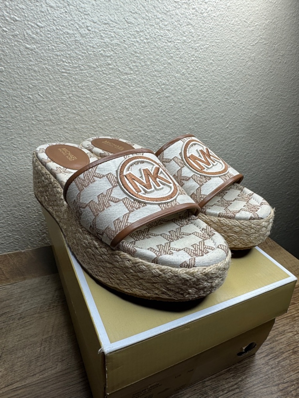 Michael Kors Sadler Tan & Cream MK Logo Espadrille Platform Slides - Picture 2 of 4